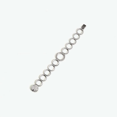 Armschmuck aus Platin mit Brillanten