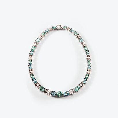 Collier aus 18 Karat Weißgold mit Aquamarin, Morganit, grünem Beryll und Brillanten