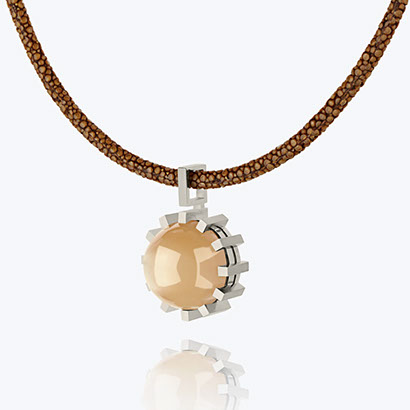 Collier aus 18 Karat Weißgold mit indischem Mondstein