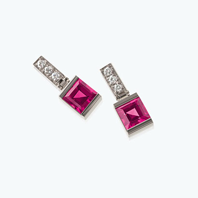 Ohrschmuck aus 18 Karat Weißgold mit Rubelithen und Brillanten