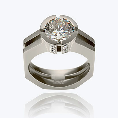 Ring aus Platin mit Brillant Solitär und Brillanten